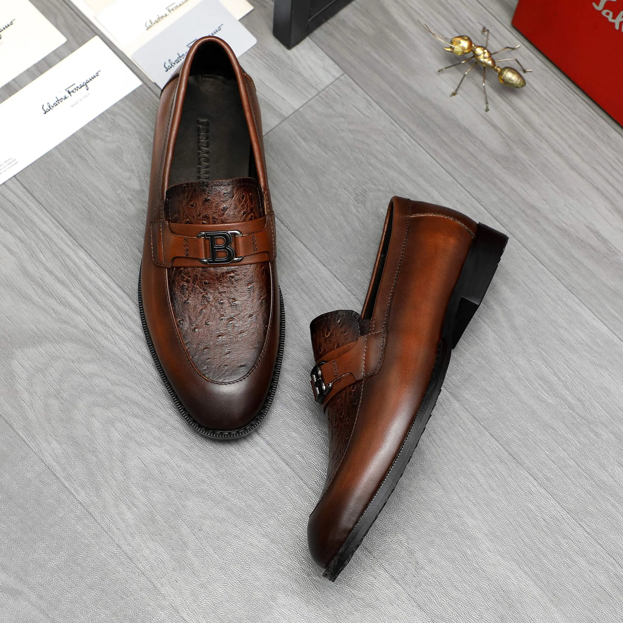 Men's shoes 💰540 Product trademark: Ferragamo "Ferragamo" business casual slip-on leather shoes Regular size: 39-45 (45. Customized, non-returnable) Product materials: Selected color-brushed ostrich pattern cowhide upper, cowhide lining, original outsole